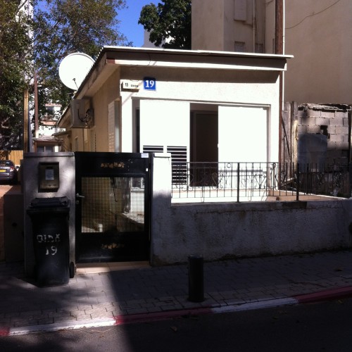 Two Little Houses by Mel Rosenberg - מל רוזנברג - Ourboox.com