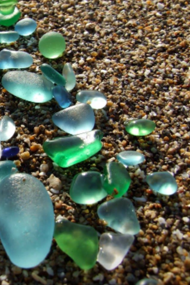 The cry of the sea glass by Shulamit Sapir-Nevo - Illustrated by Photos by Yiannis Klouvas - Ourboox.com