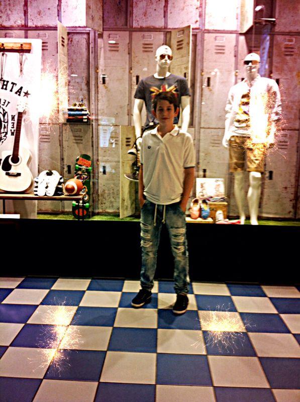 ma famille by omri birk - Illustrated by Omri Birk - Ourboox.com