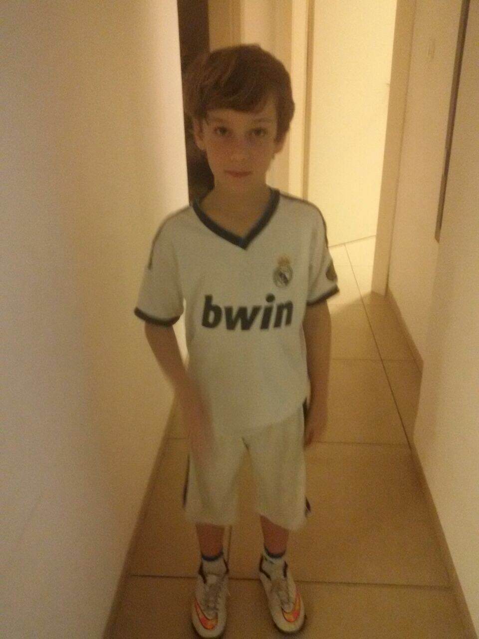 ma famille by omri birk - Illustrated by Omri Birk - Ourboox.com