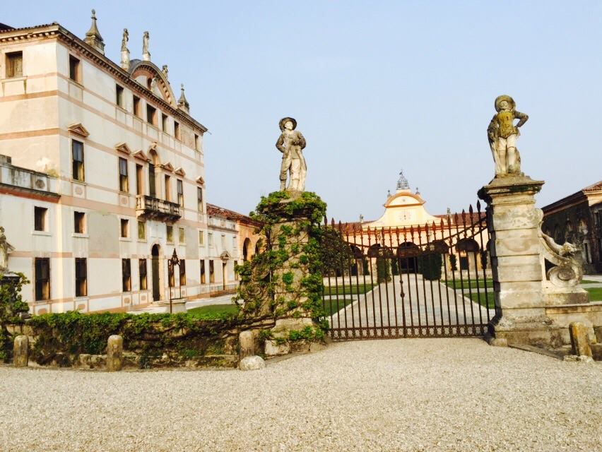 Découvrez-moi! by Baban Giulia - Illustrated by Baban Giulia - Ourboox.com