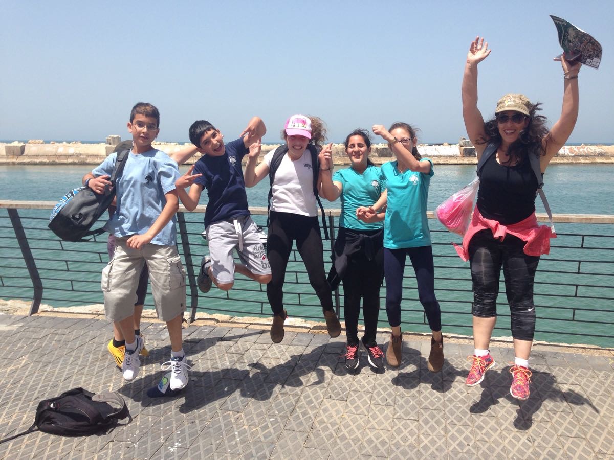 ילדי בית ספר שיזף במשחק ניווט סלולרי ביפו העתיקה by אילן  - Ourboox.com