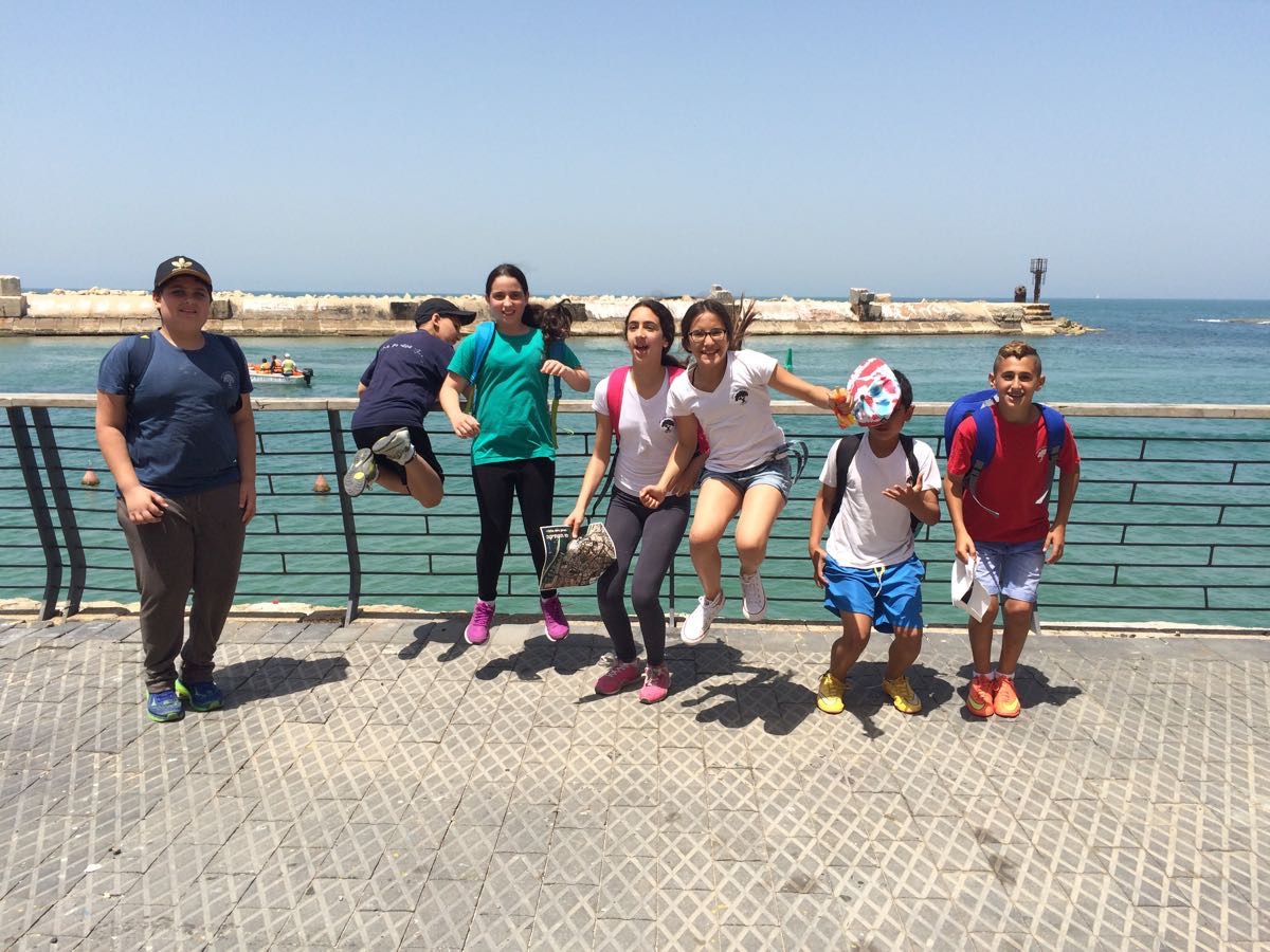 ילדי בית ספר שיזף במשחק ניווט סלולרי ביפו העתיקה by אילן  - Ourboox.com