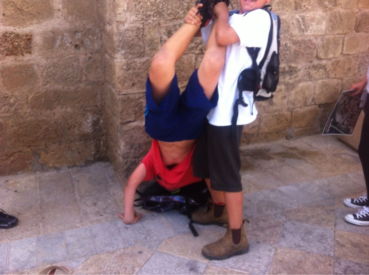 ילדי בית ספר שיזף במשחק ניווט סלולרי ביפו העתיקה by אילן  - Ourboox.com