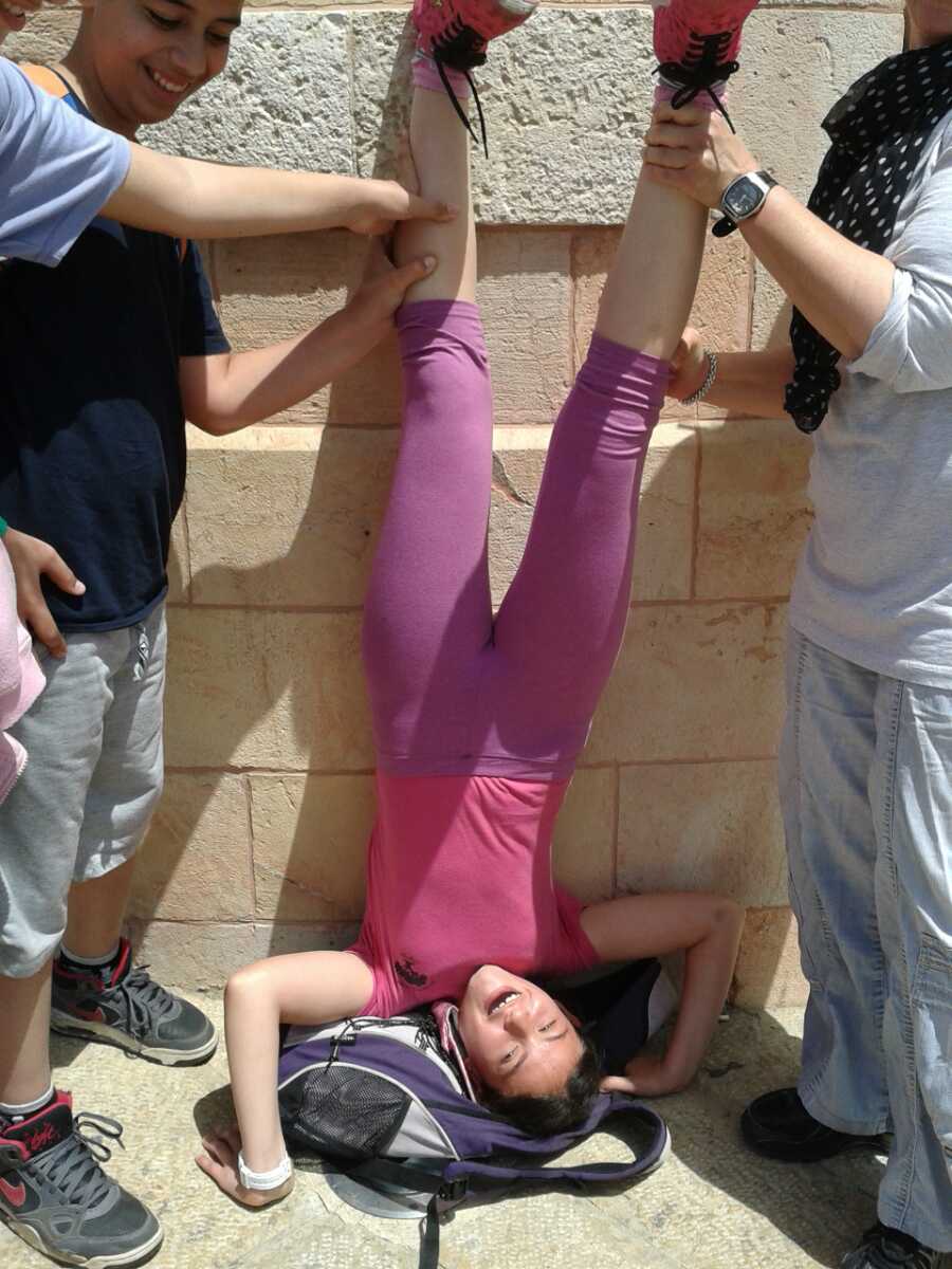 ילדי בית ספר שיזף במשחק ניווט סלולרי ביפו העתיקה by אילן  - Ourboox.com