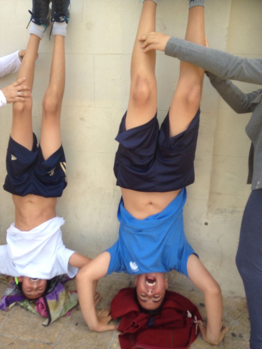 ילדי בית ספר שיזף במשחק ניווט סלולרי ביפו העתיקה by אילן  - Ourboox.com