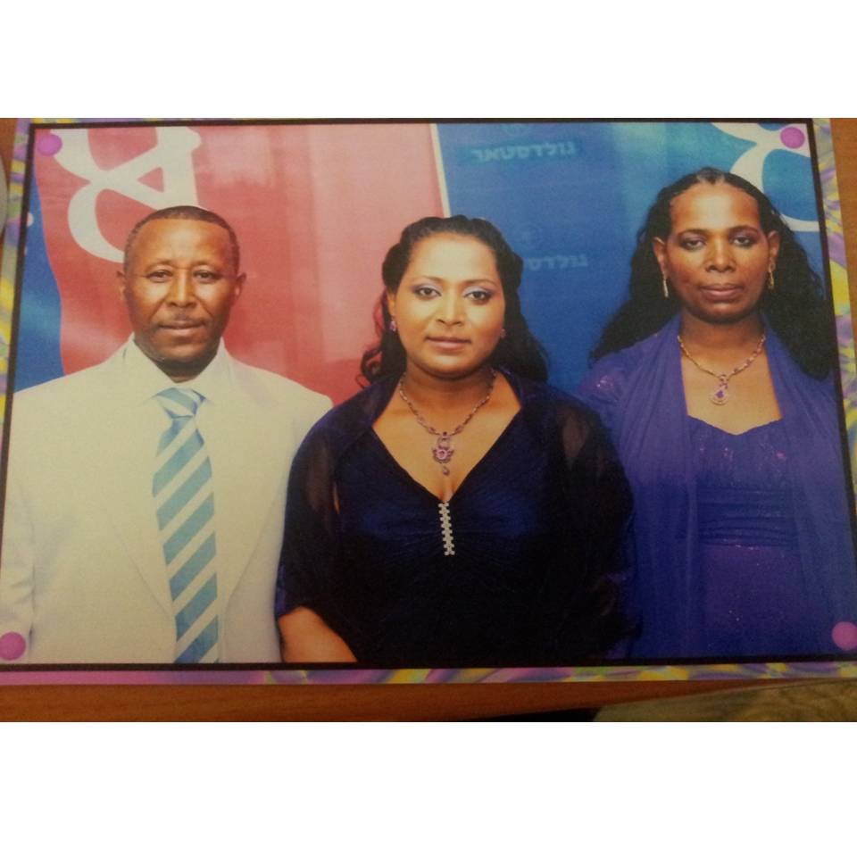 סיפורי המשפחה שלי by אילן - Illustrated by כתבה רהות, כיתה ג