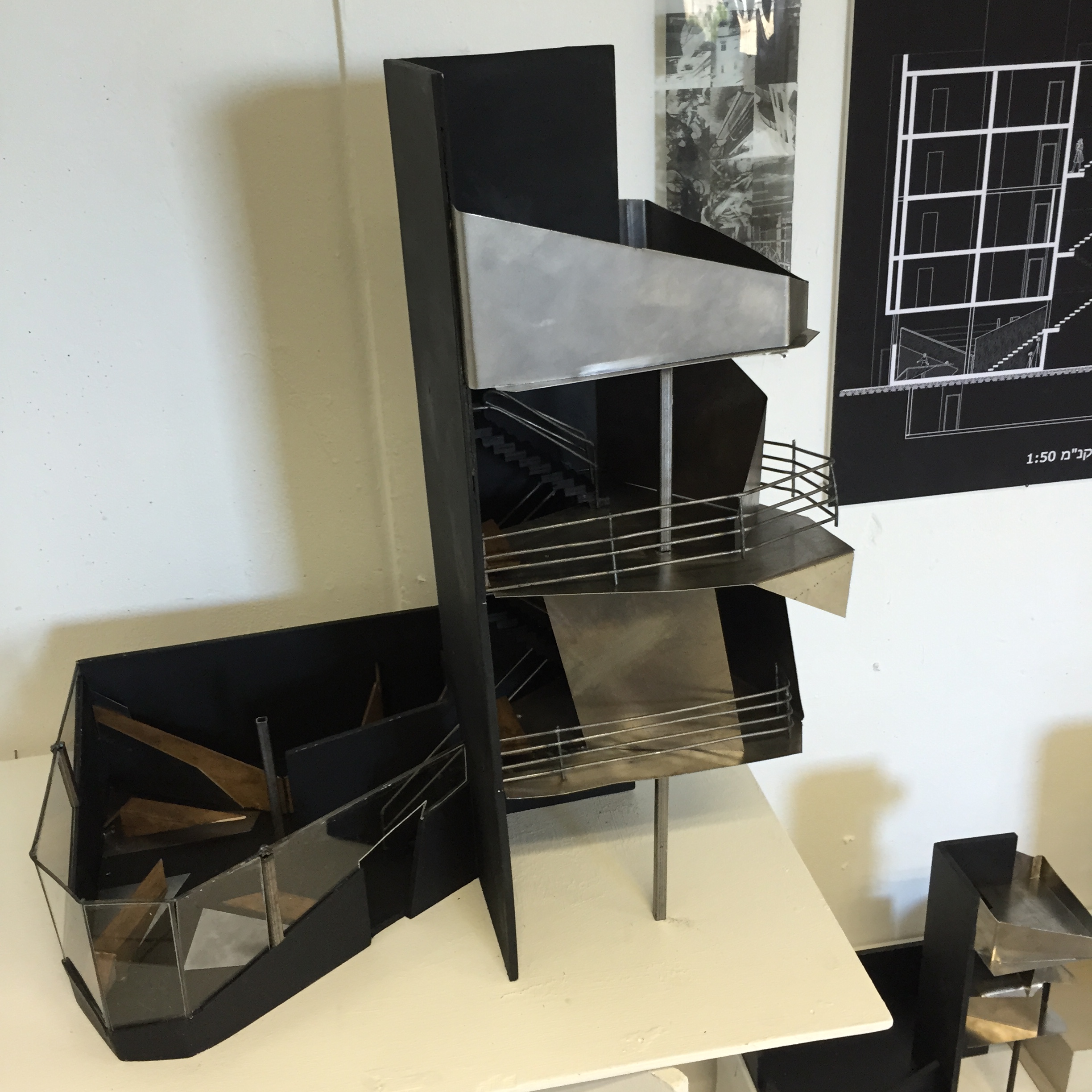 Allenby 87 – Working in an Urban Environment by Mel Rosenberg - מל רוזנברג - Ourboox.com