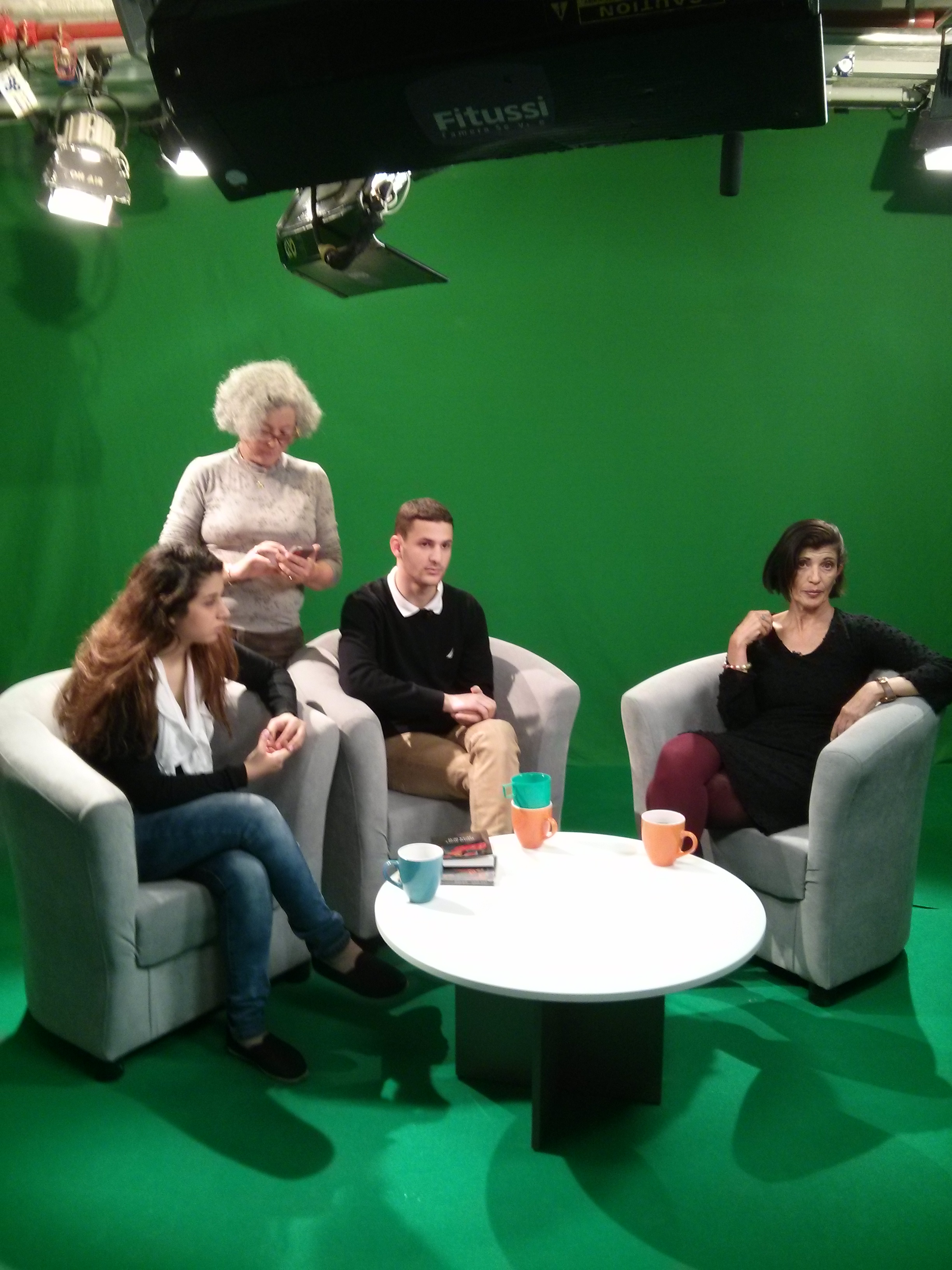 משדר סינכרוני עם הסופרת רונית מטלון by sifrut - Illustrated by ניסיון... - Ourboox.com