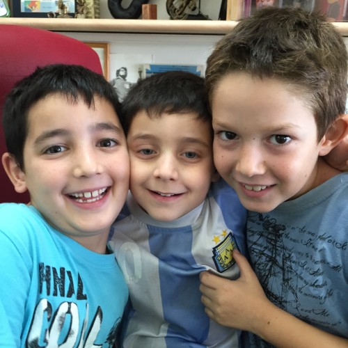 משפחת פאינרו מגיעה לקמפוס by The Fainaru Family - Illustrated by בני פאינרו - Ourboox.com