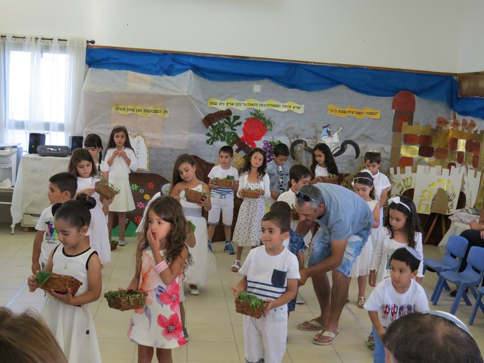 החיים במושב by hodaya cohen - Illustrated by הודיה כהן - Ourboox.com