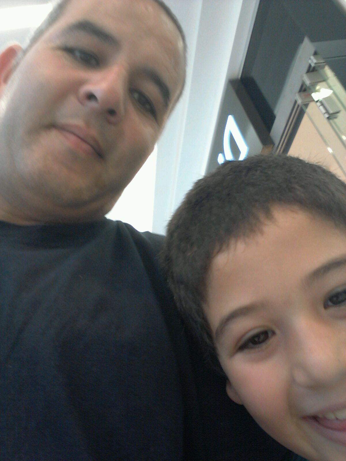 המשפחה והחברים שלי by OMRI - Ourboox.com