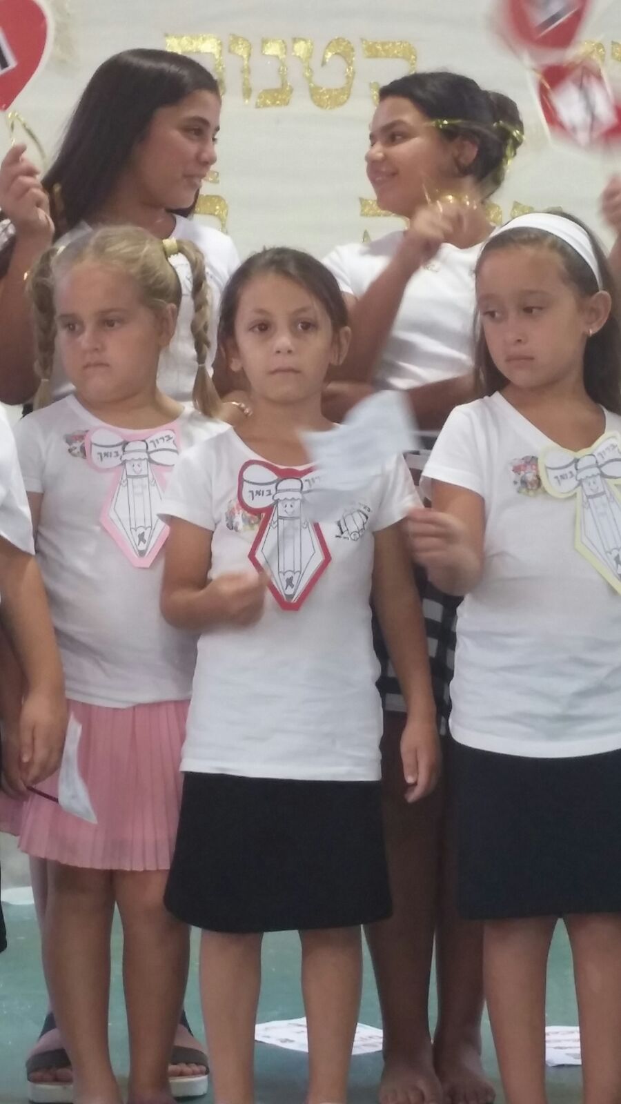 עוד שנה כאן מתחילה…לה להלה לה by shasha va - Illustrated by שרון וקנין - Ourboox.com