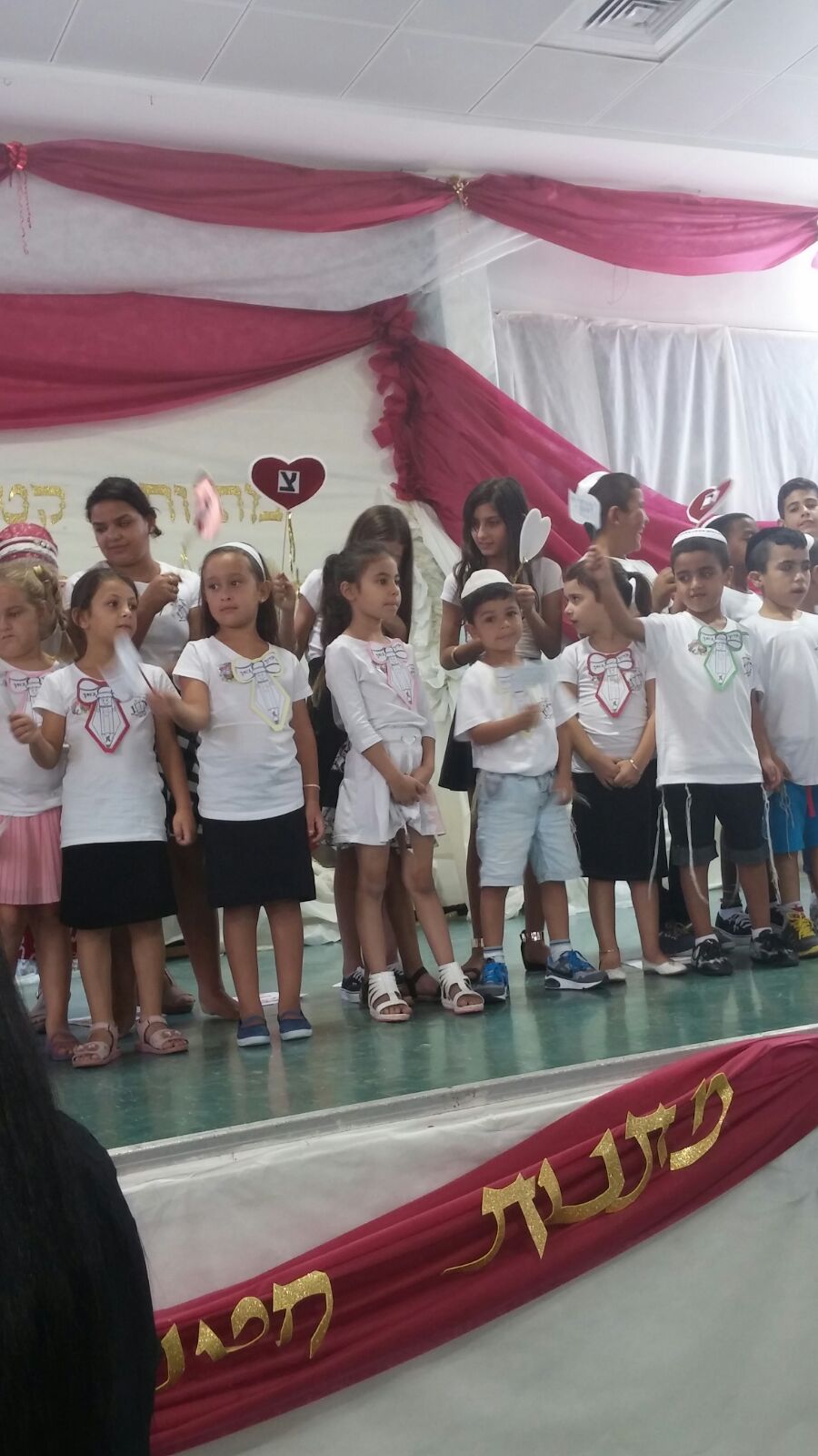 עוד שנה כאן מתחילה…לה להלה לה by shasha va - Illustrated by שרון וקנין - Ourboox.com