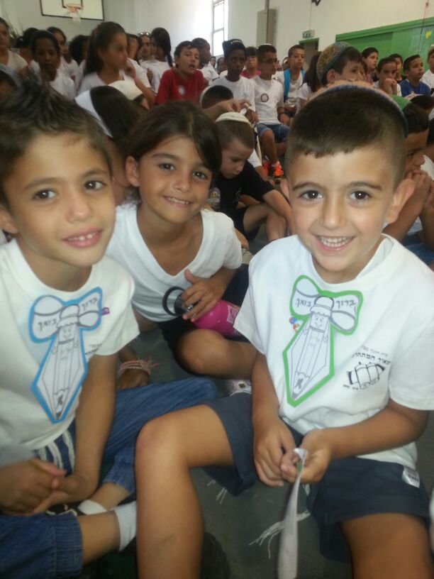 עוד שנה כאן מתחילה…לה להלה לה by shasha va - Illustrated by שרון וקנין - Ourboox.com