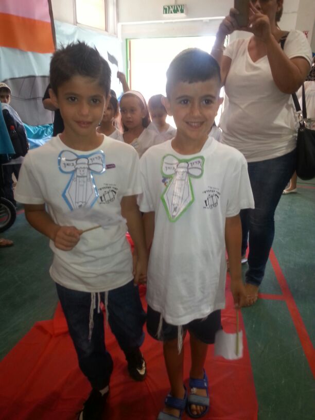 עוד שנה כאן מתחילה…לה להלה לה by shasha va - Illustrated by שרון וקנין - Ourboox.com