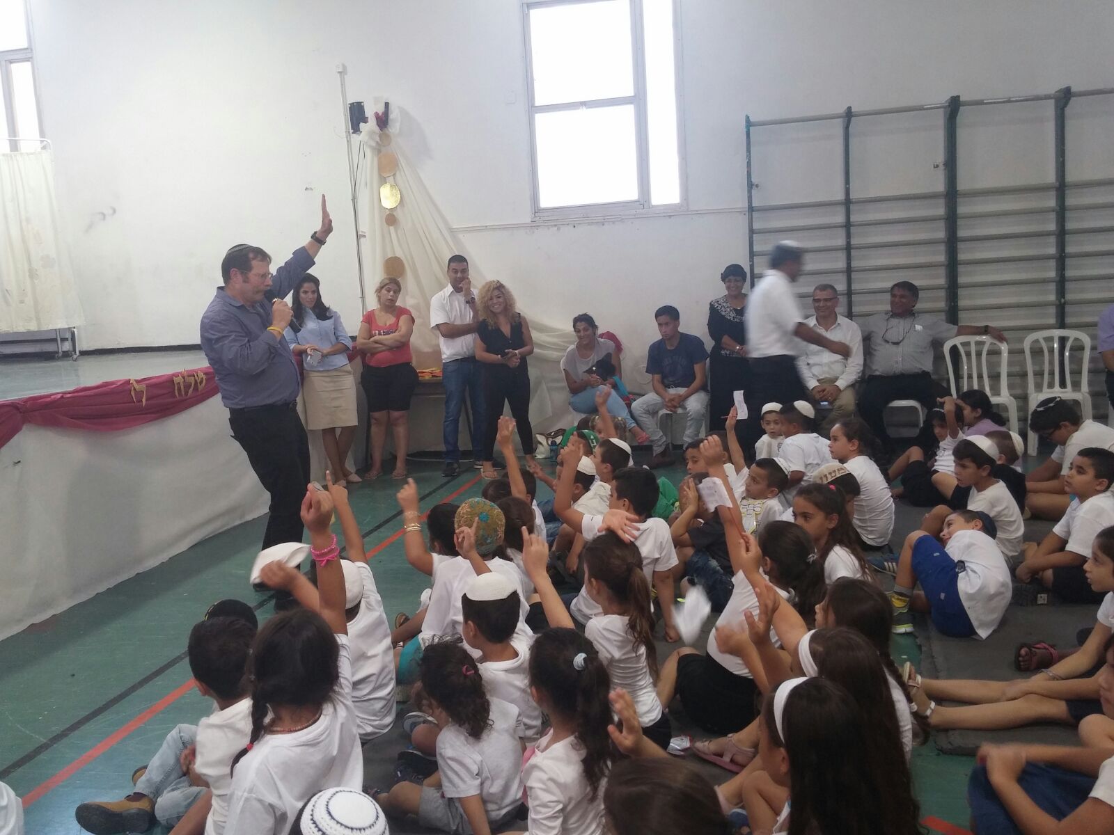 עוד שנה כאן מתחילה…לה להלה לה by shasha va - Illustrated by שרון וקנין - Ourboox.com