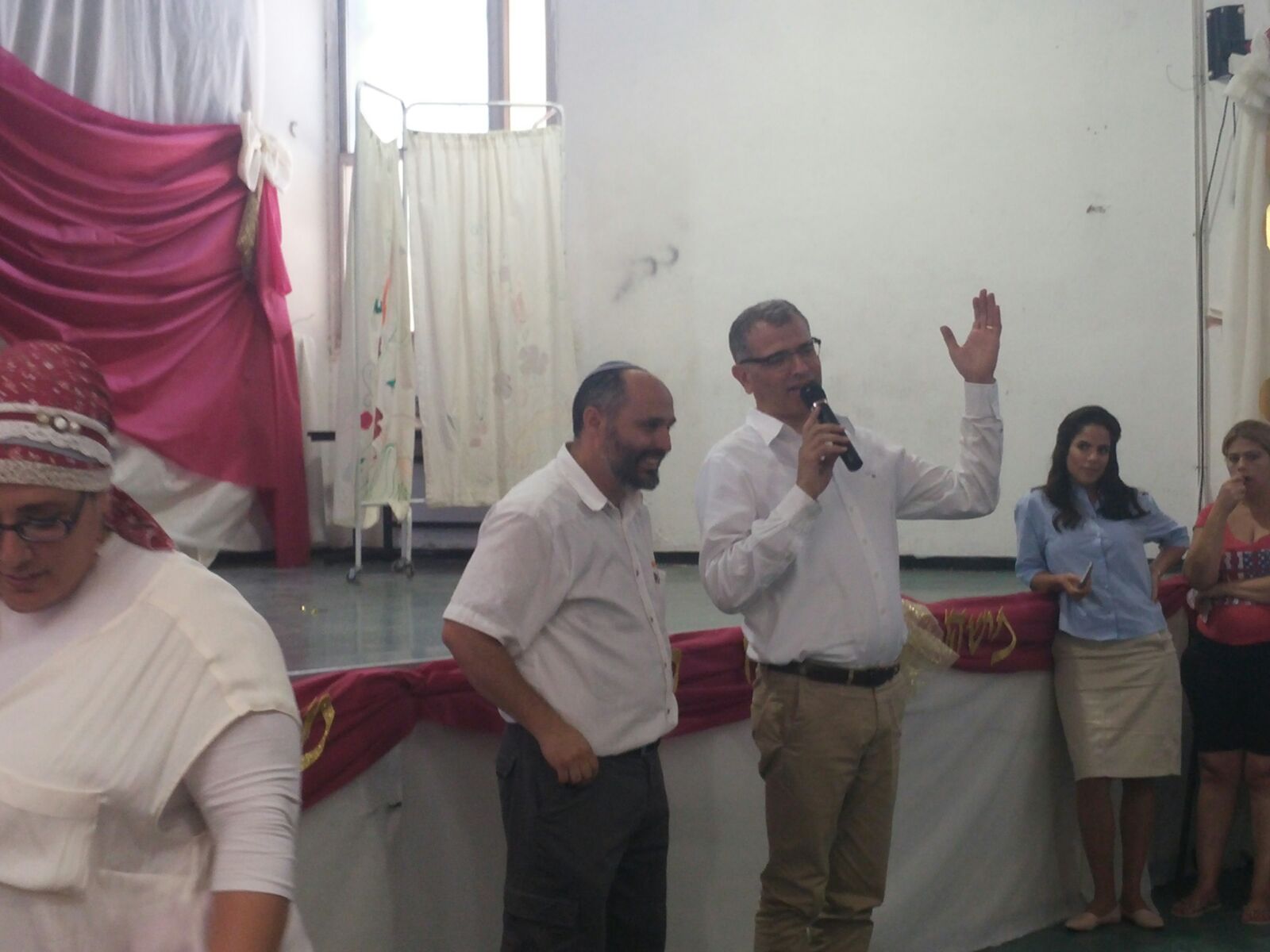 עוד שנה כאן מתחילה…לה להלה לה by shasha va - Illustrated by שרון וקנין - Ourboox.com