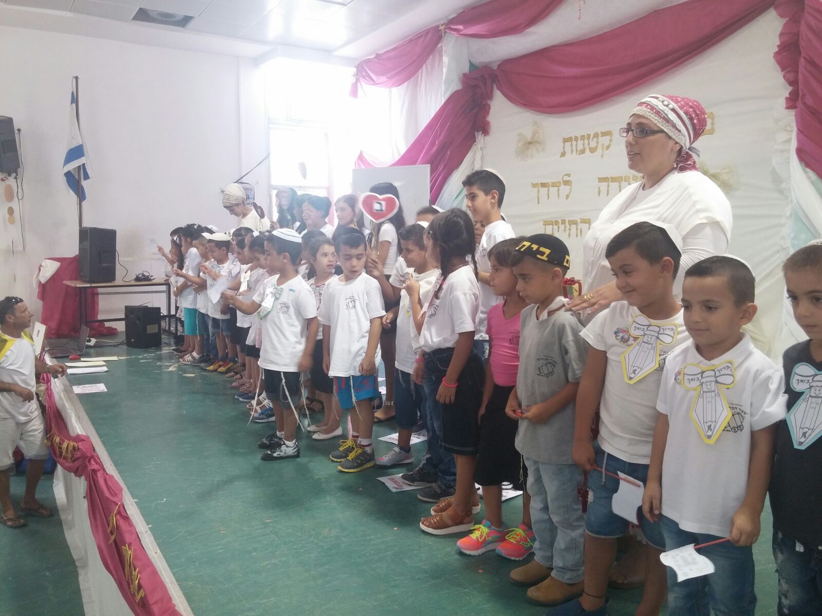 עוד שנה כאן מתחילה…לה להלה לה by shasha va - Illustrated by שרון וקנין - Ourboox.com