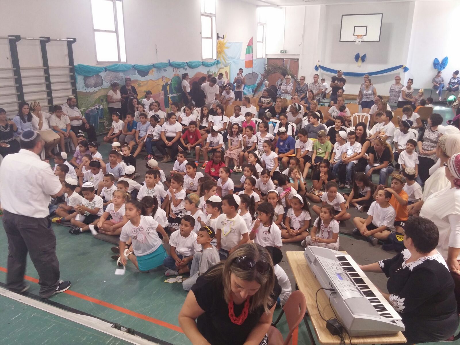 עוד שנה כאן מתחילה…לה להלה לה by shasha va - Illustrated by שרון וקנין - Ourboox.com