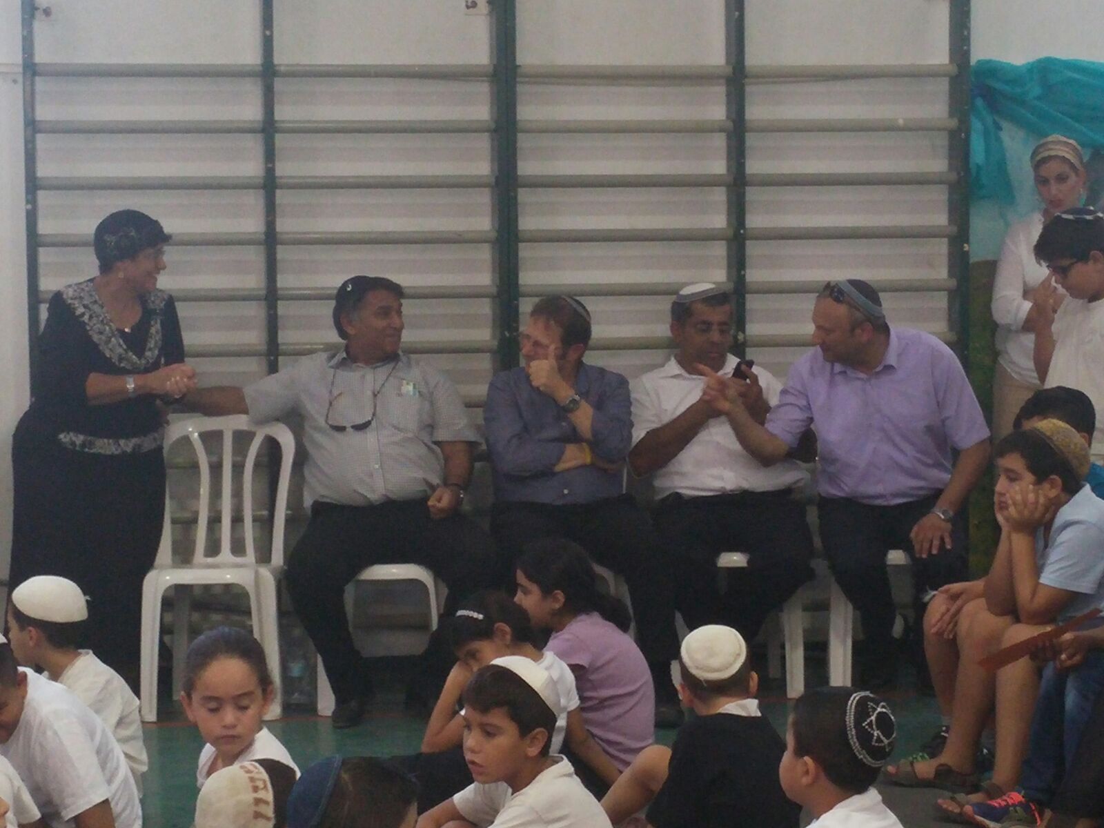 עוד שנה כאן מתחילה…לה להלה לה by shasha va - Illustrated by שרון וקנין - Ourboox.com