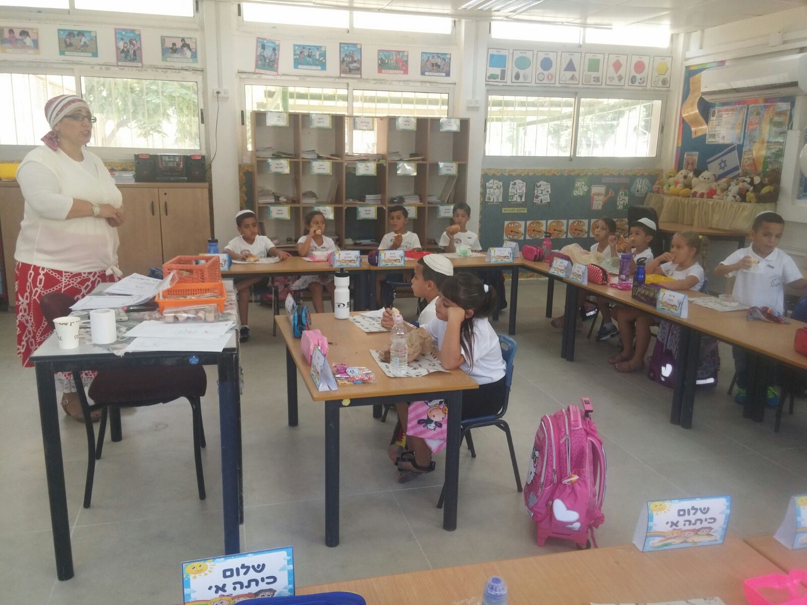 עוד שנה כאן מתחילה…לה להלה לה by shasha va - Illustrated by שרון וקנין - Ourboox.com