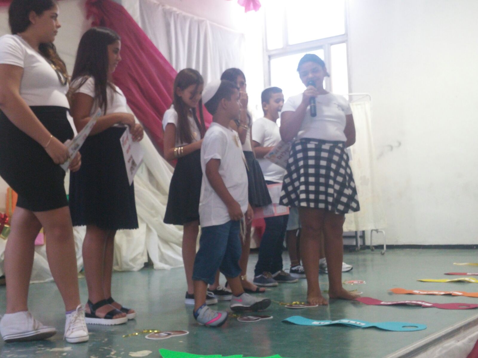 עוד שנה כאן מתחילה…לה להלה לה by shasha va - Illustrated by שרון וקנין - Ourboox.com