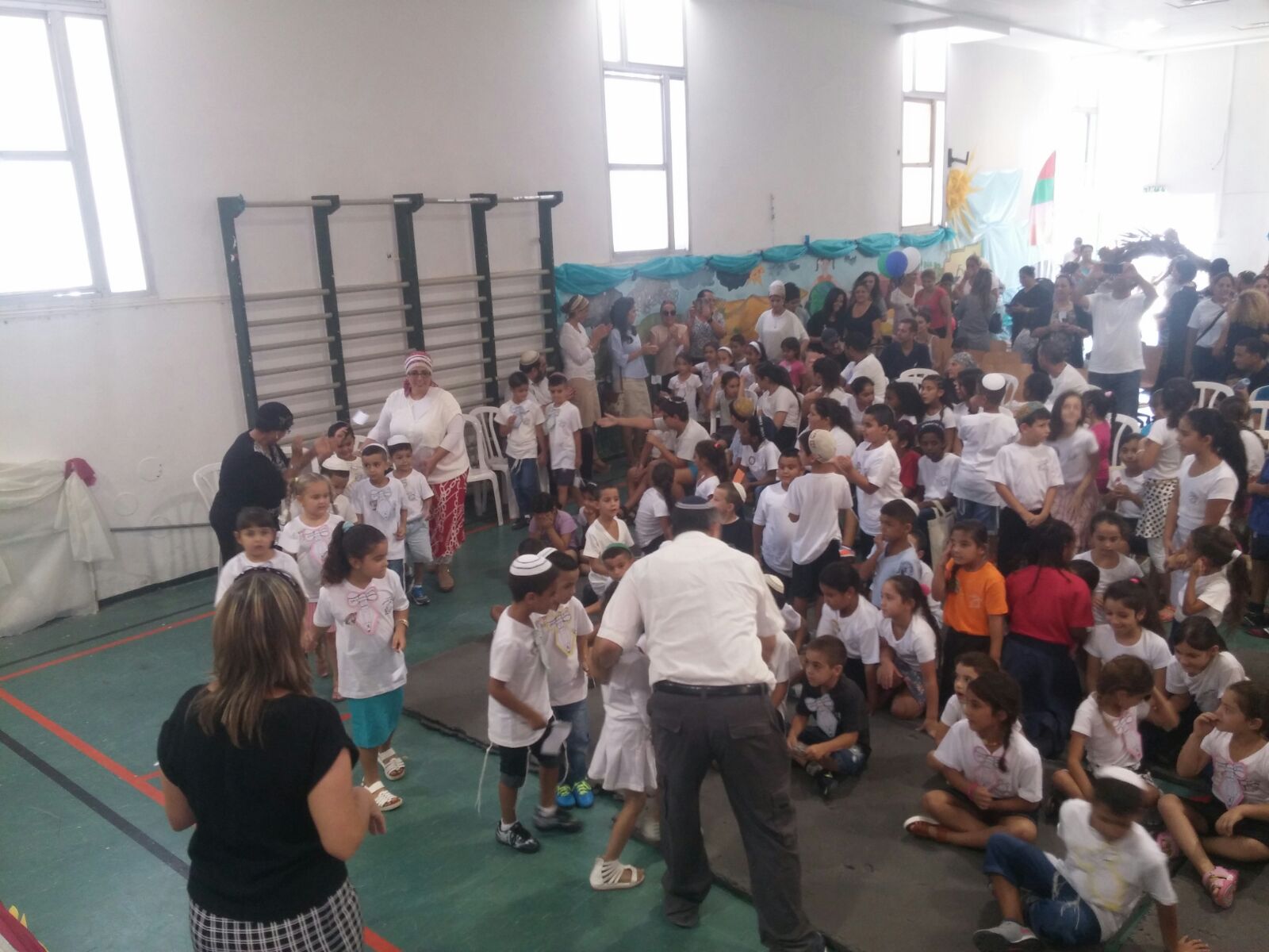 עוד שנה כאן מתחילה…לה להלה לה by shasha va - Illustrated by שרון וקנין - Ourboox.com