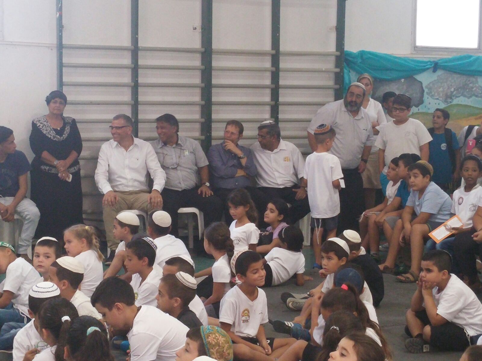 עוד שנה כאן מתחילה…לה להלה לה by shasha va - Illustrated by שרון וקנין - Ourboox.com