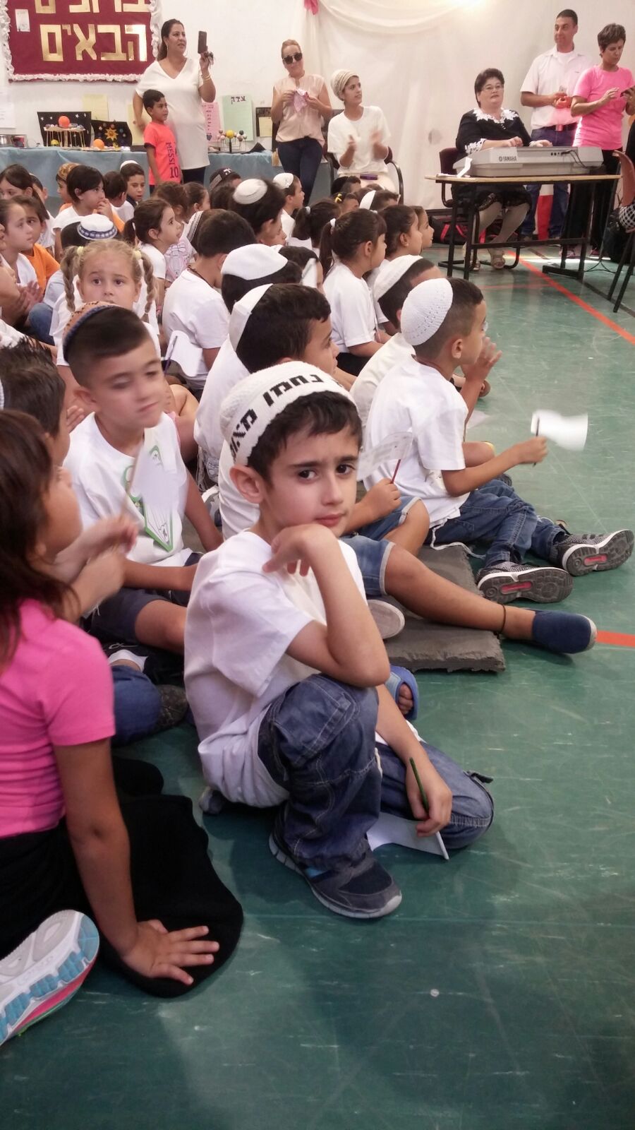 עוד שנה כאן מתחילה…לה להלה לה by shasha va - Illustrated by שרון וקנין - Ourboox.com