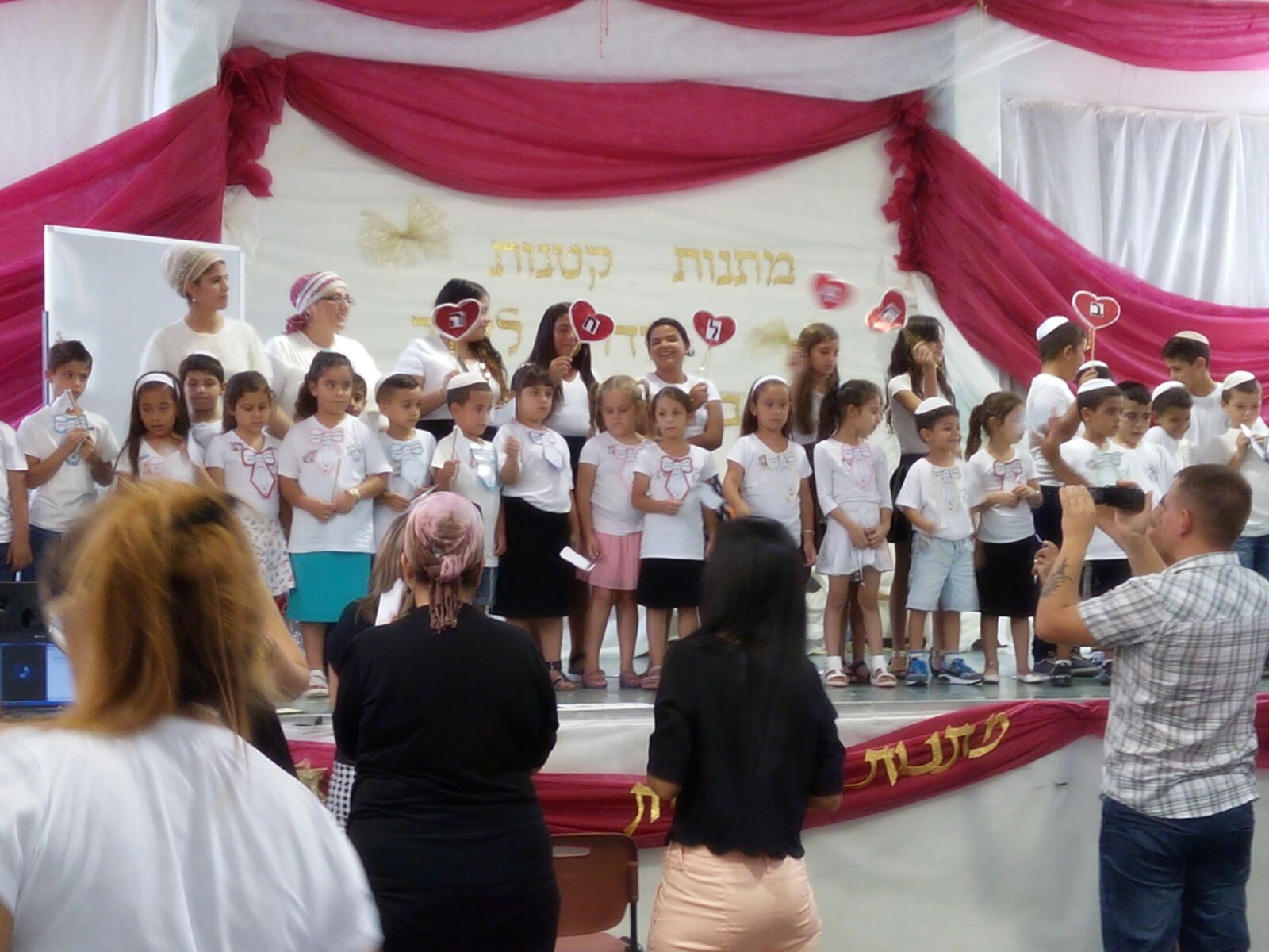 עוד שנה כאן מתחילה…לה להלה לה by shasha va - Illustrated by שרון וקנין - Ourboox.com