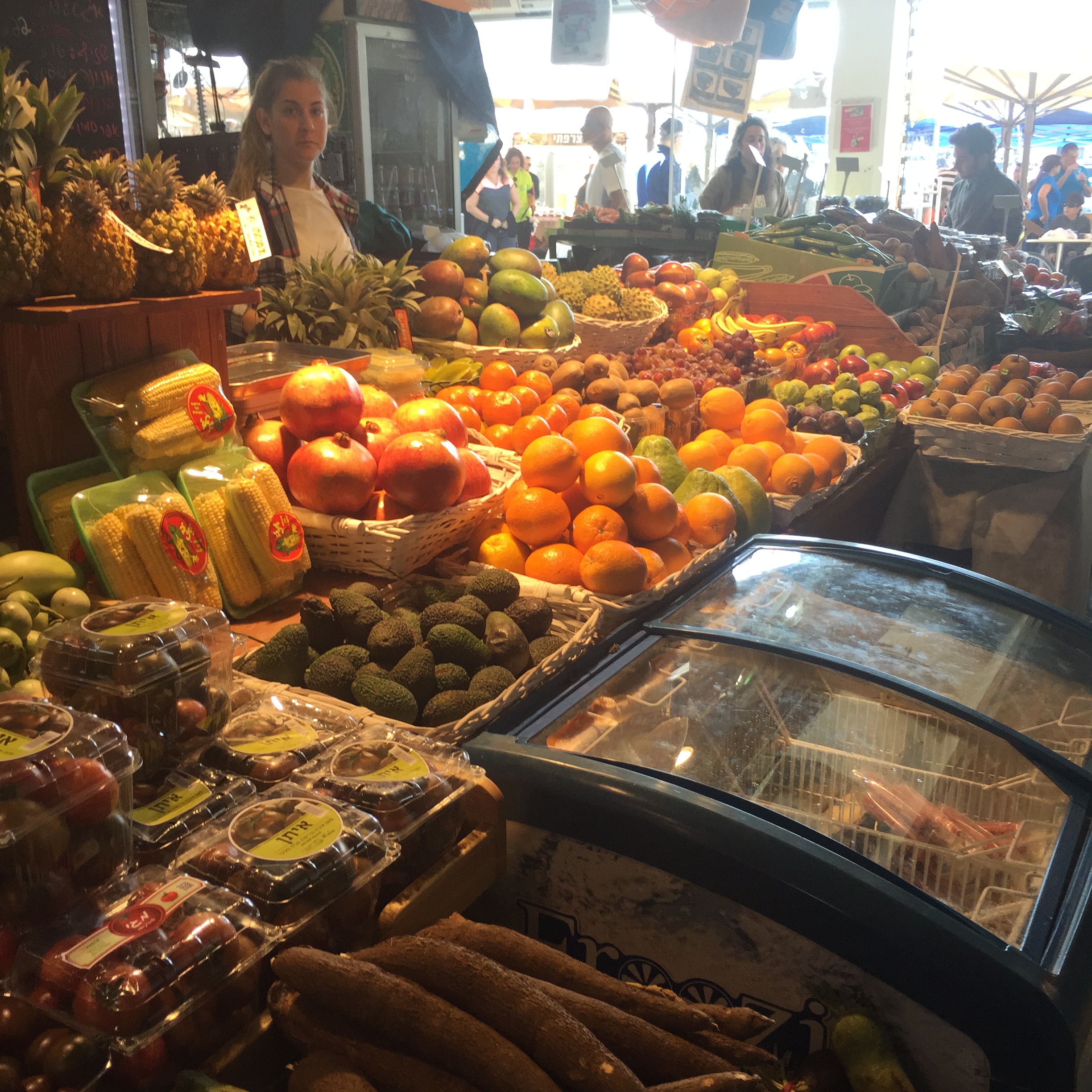 Market Shapes and Colors by Mel Rosenberg - מל רוזנברג - Ourboox.com