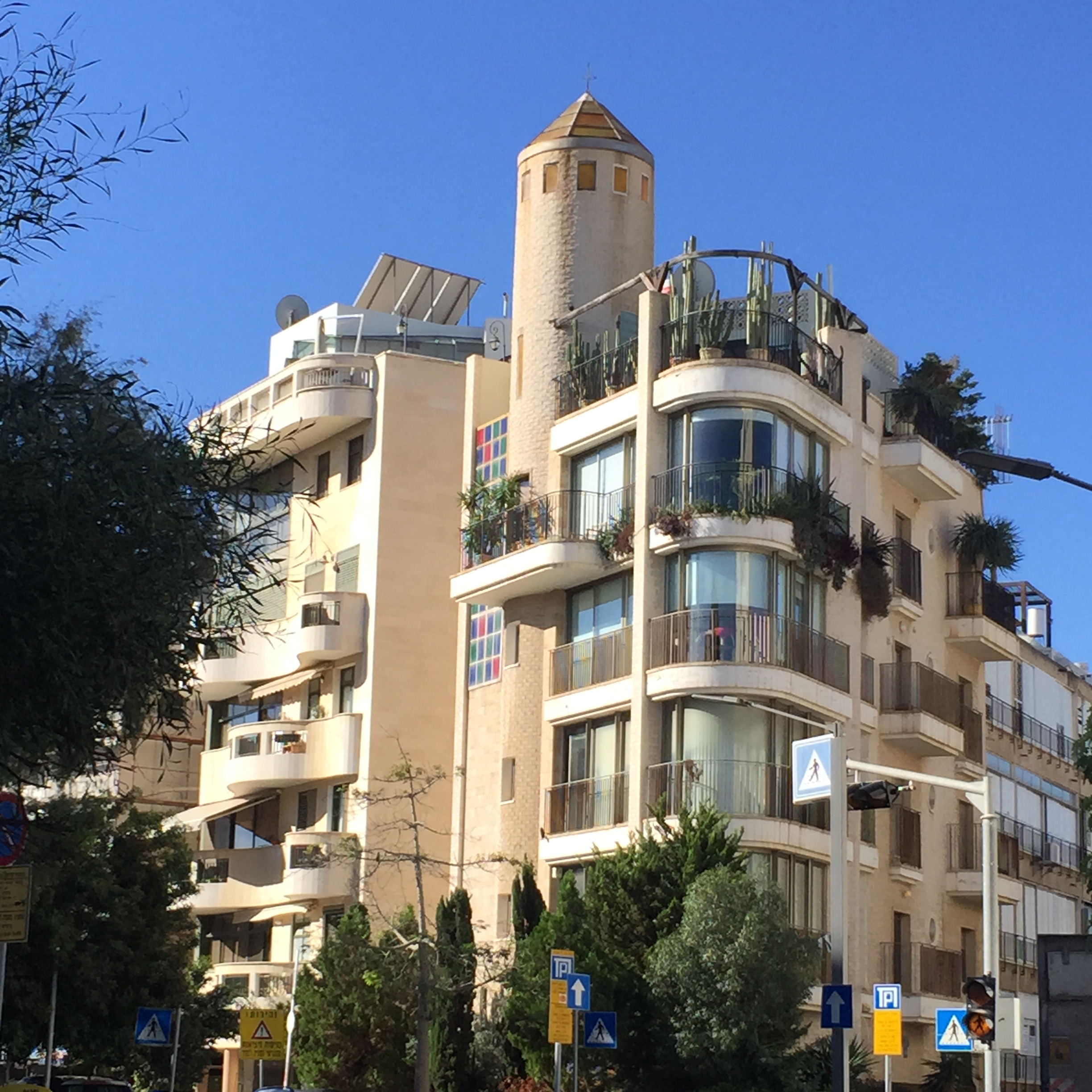 North Tel Aviv, Friday morning in December by Mel Rosenberg - מל רוזנברג - Ourboox.com