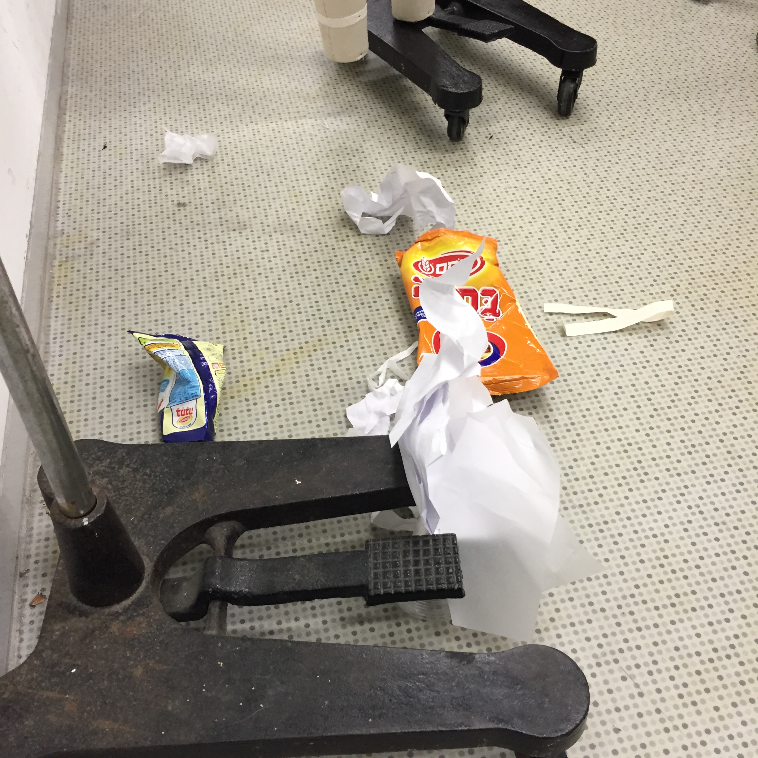 On the Fashion Floor, at Shenkar College by Mel Rosenberg - מל רוזנברג - Ourboox.com