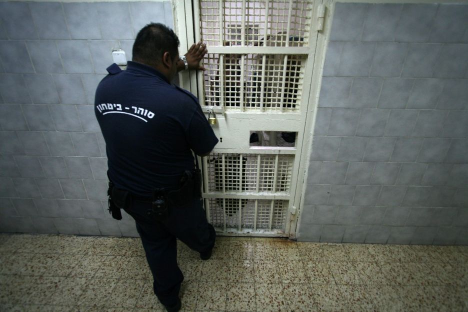 הילה והאיש המסתורי by Noy Fried - Ourboox.com