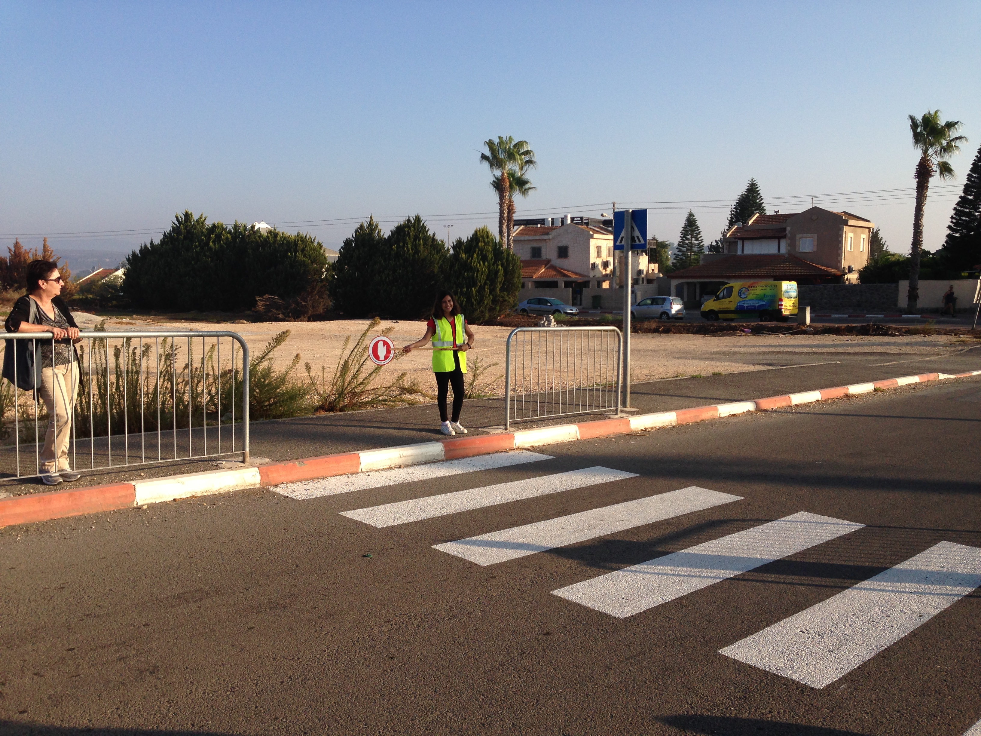 העצים שלנו by sarit arish - Illustrated by תלמידי כיתה א