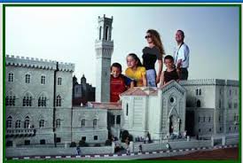 היישוב שלי by sarit snapir - Illustrated by ד