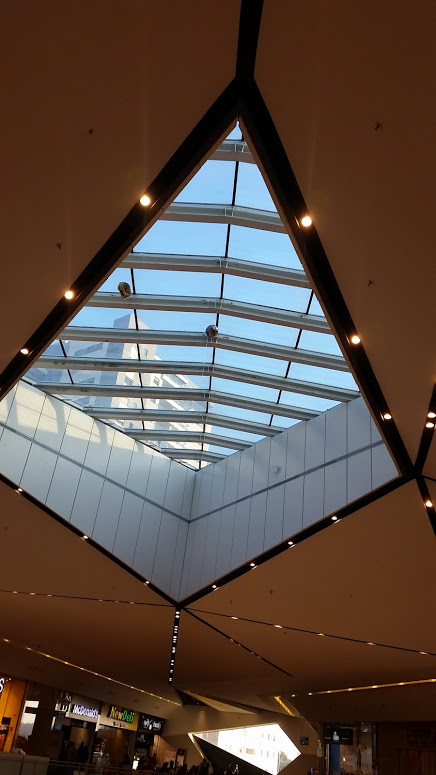 מסעותי בקניון by gabby arbiv - Ourboox.com