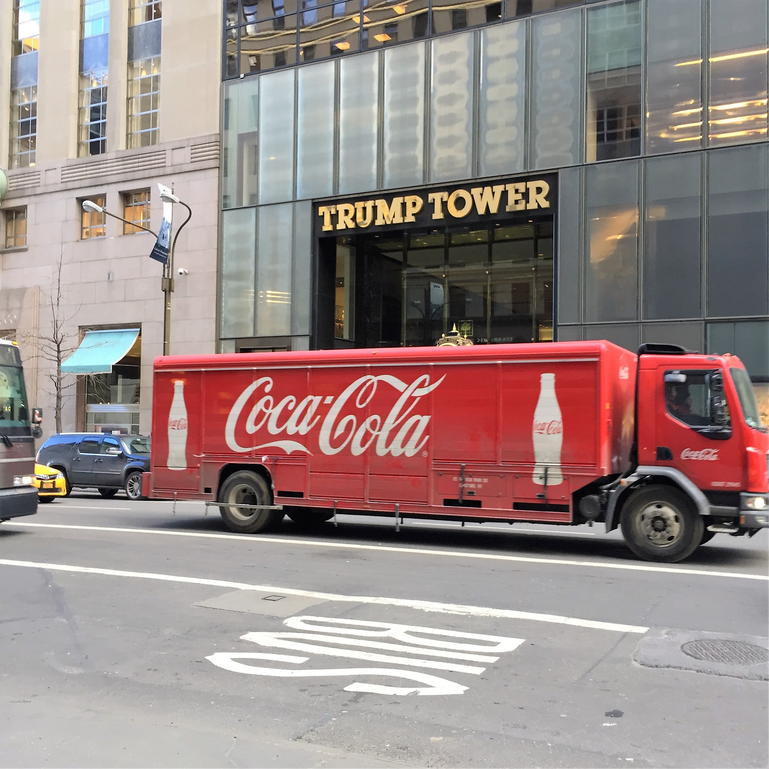 Shpatzir in New York City by Mel Rosenberg - מל רוזנברג - Ourboox.com