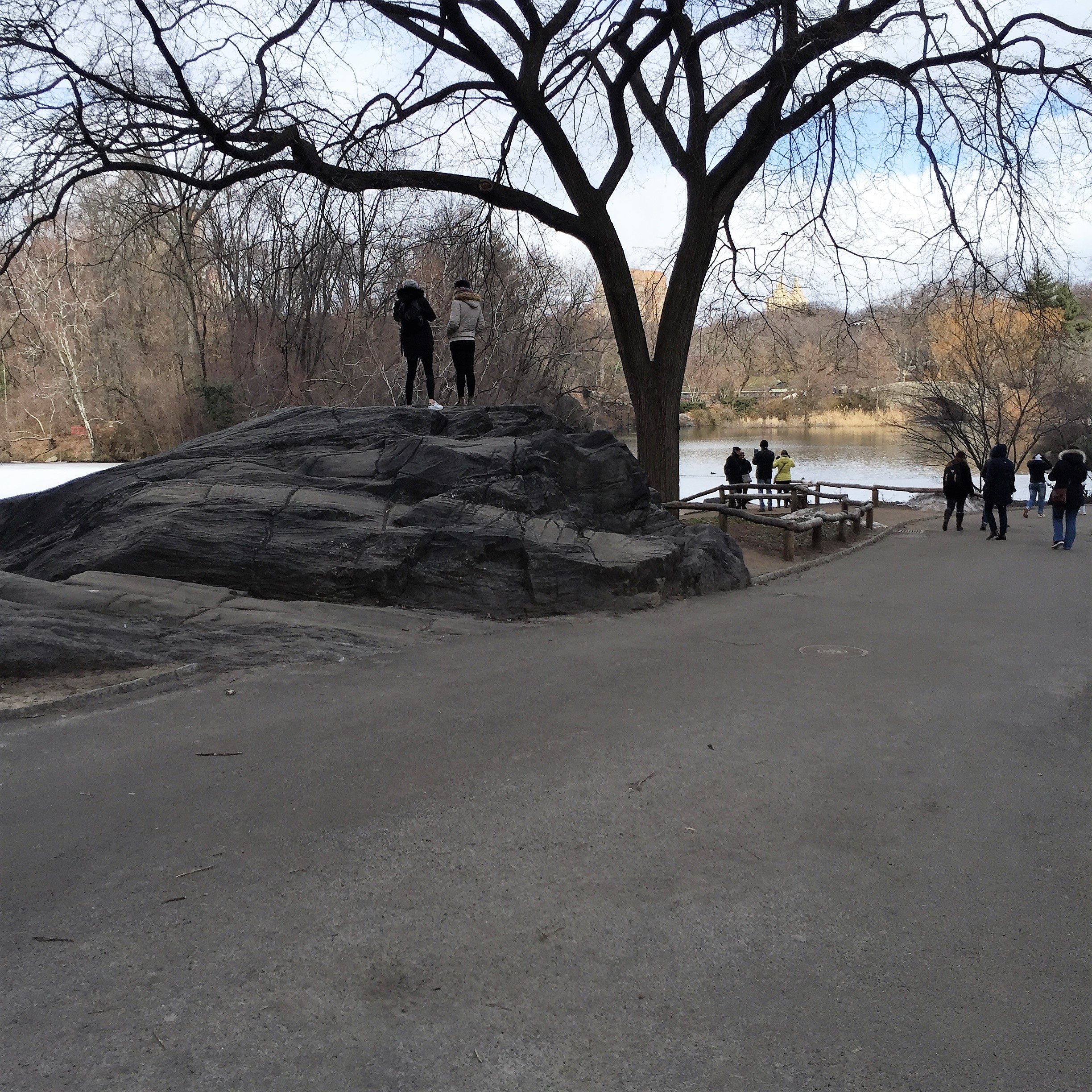 Shpatzir in New York City by Mel Rosenberg - מל רוזנברג - Ourboox.com