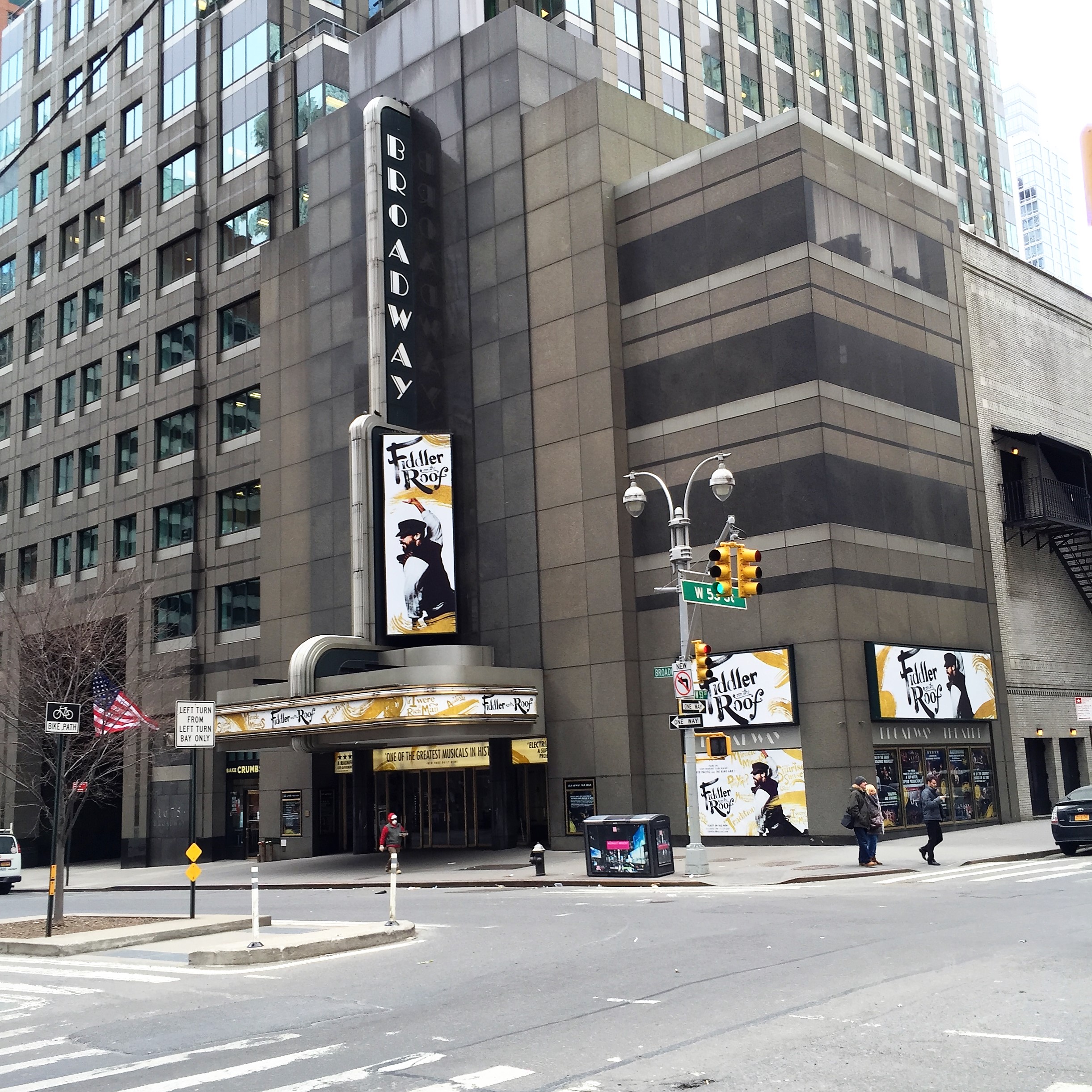 Shpatzir in New York City by Mel Rosenberg - מל רוזנברג - Ourboox.com