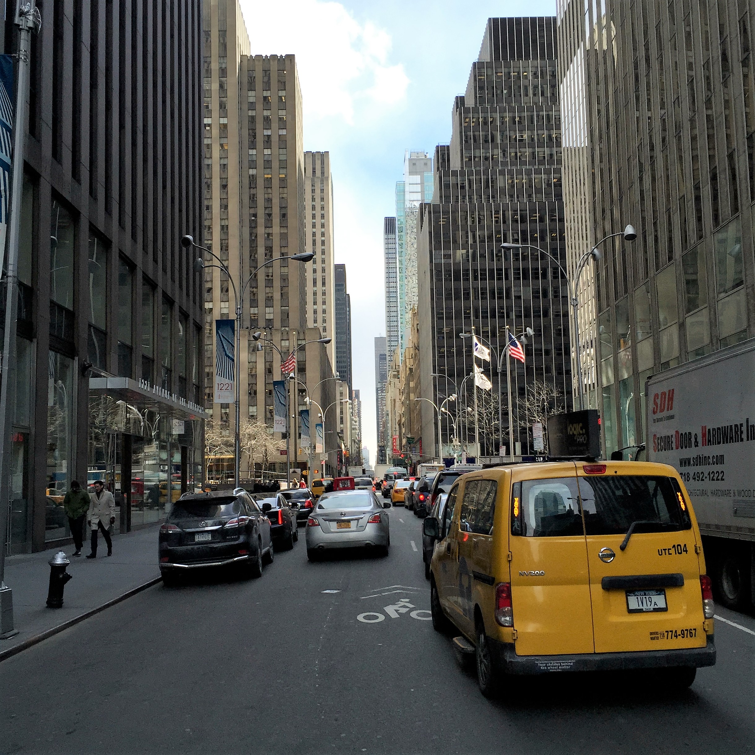 Shpatzir in New York City by Mel Rosenberg - מל רוזנברג - Ourboox.com