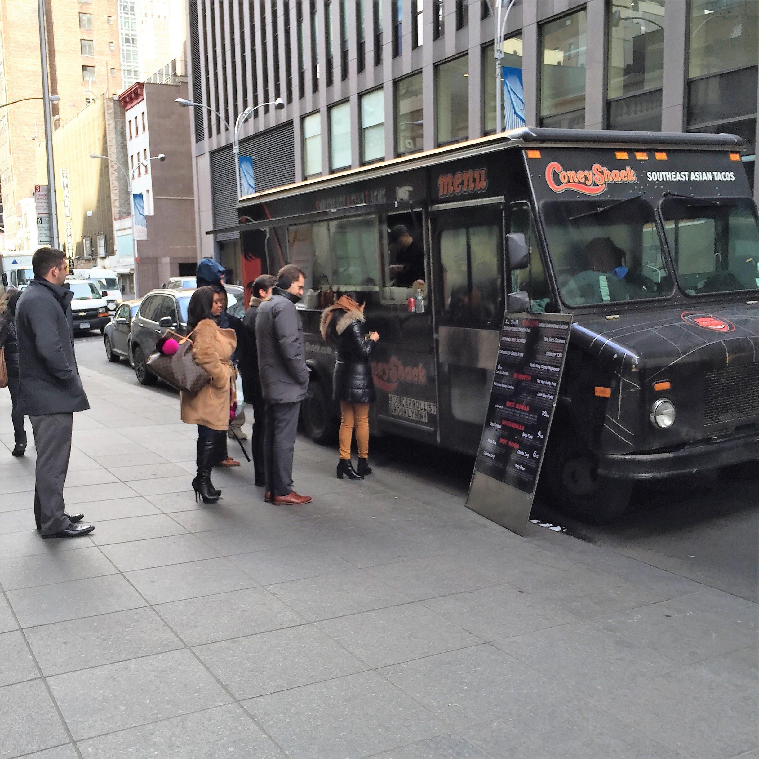 Shpatzir in New York City by Mel Rosenberg - מל רוזנברג - Ourboox.com