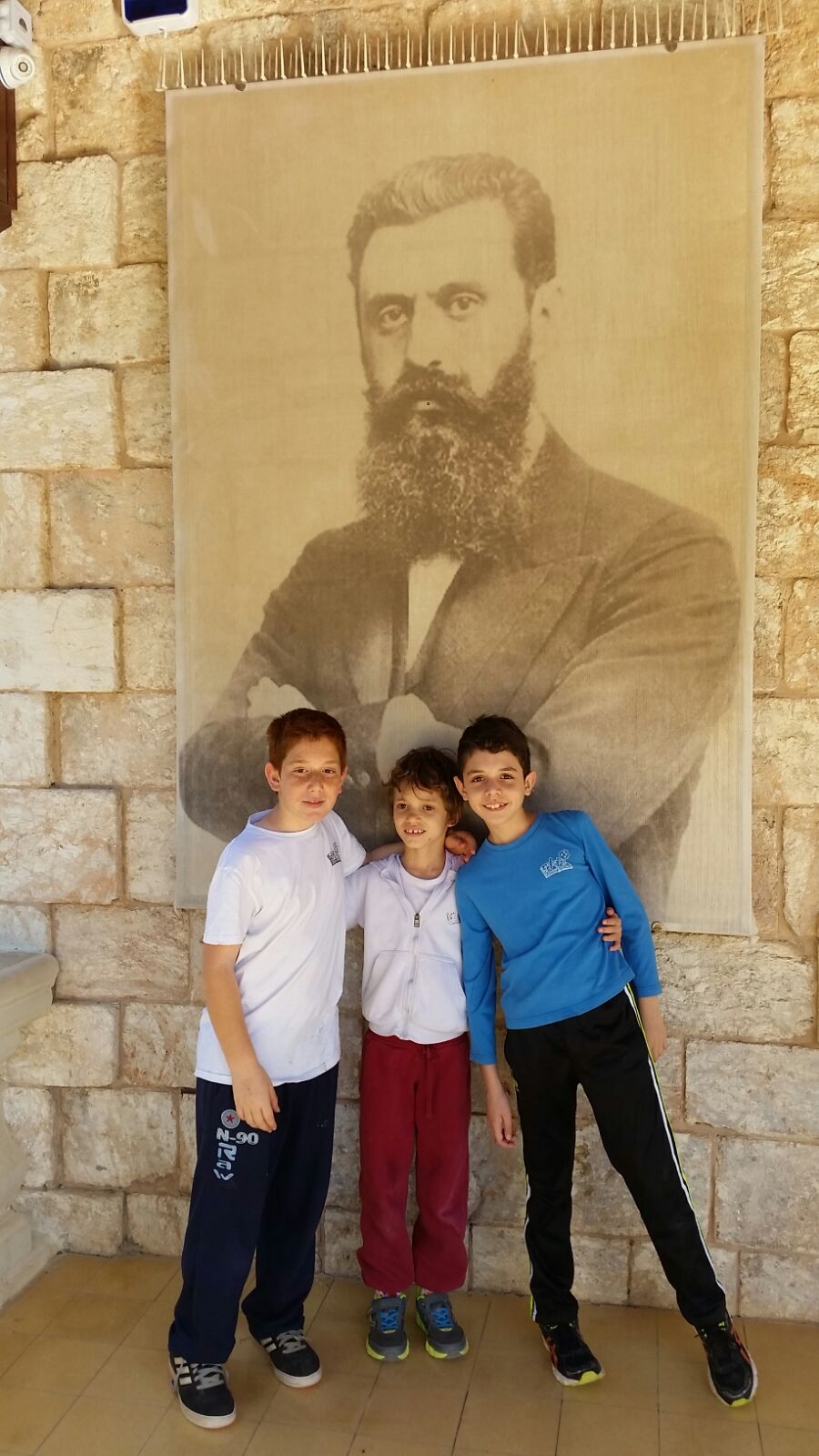 היישוב שלי by sarit snapir - Illustrated by ד