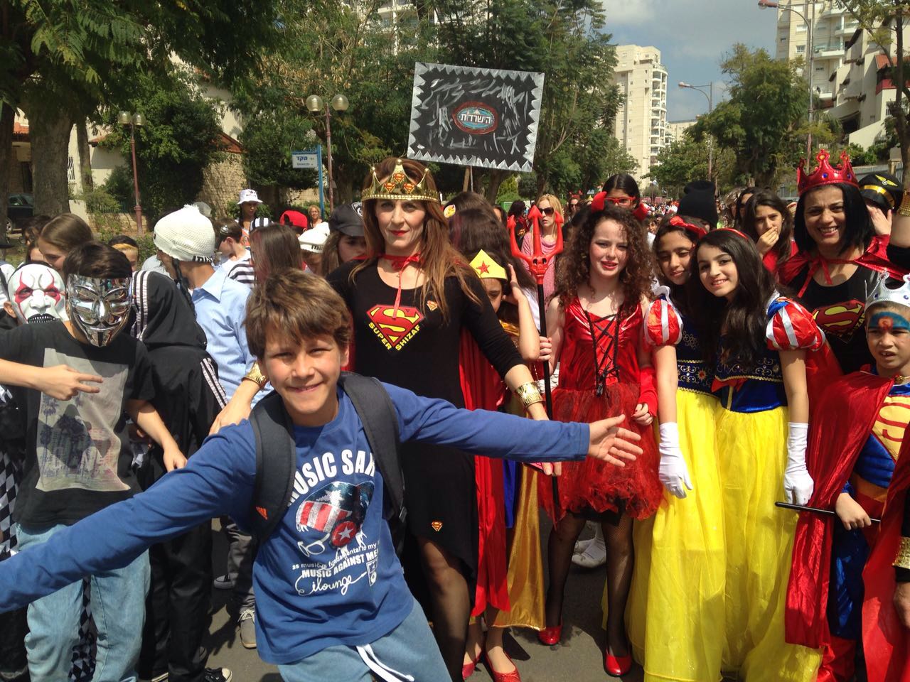 ההפתעה הגדולה בפורים בבית ספר שיזף אור יהודה by אילן  - Ourboox.com