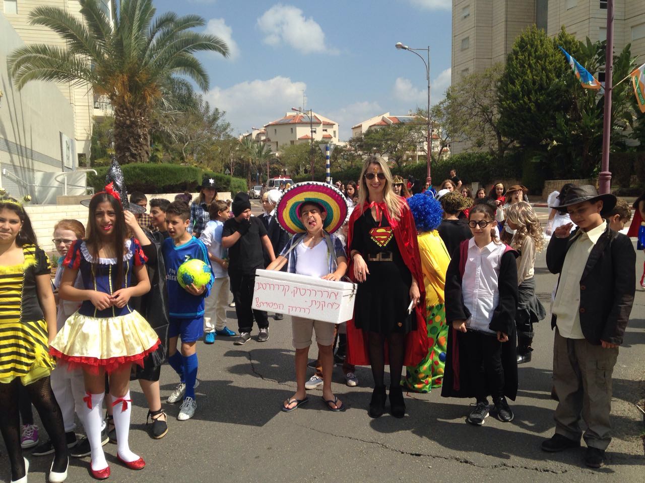 ההפתעה הגדולה בפורים בבית ספר שיזף אור יהודה by אילן  - Ourboox.com