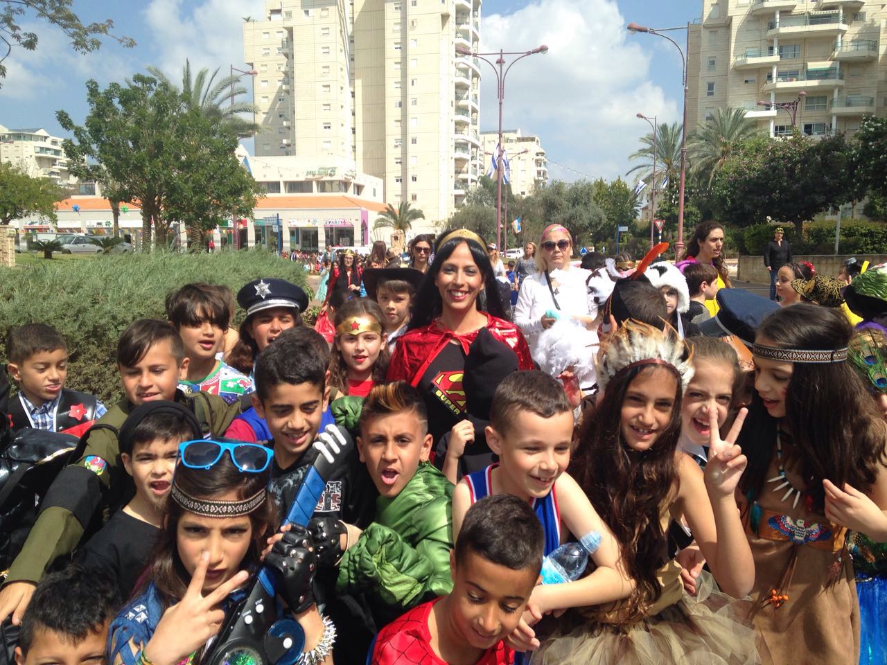 ההפתעה הגדולה בפורים בבית ספר שיזף אור יהודה by אילן  - Ourboox.com