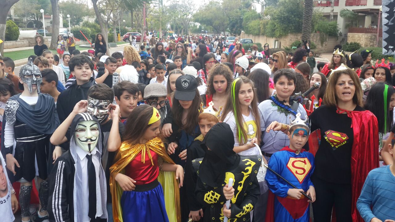 ההפתעה הגדולה בפורים בבית ספר שיזף אור יהודה by אילן  - Ourboox.com