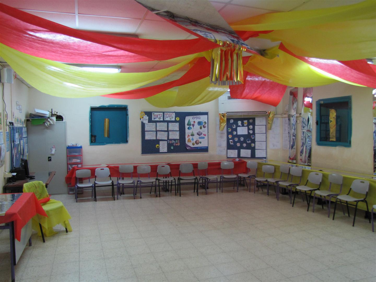 ההפתעה הגדולה בפורים בבית ספר שיזף אור יהודה by אילן  - Ourboox.com