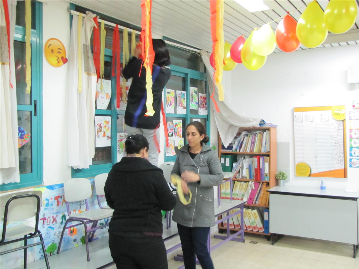 ההפתעה הגדולה בפורים בבית ספר שיזף אור יהודה by אילן  - Ourboox.com